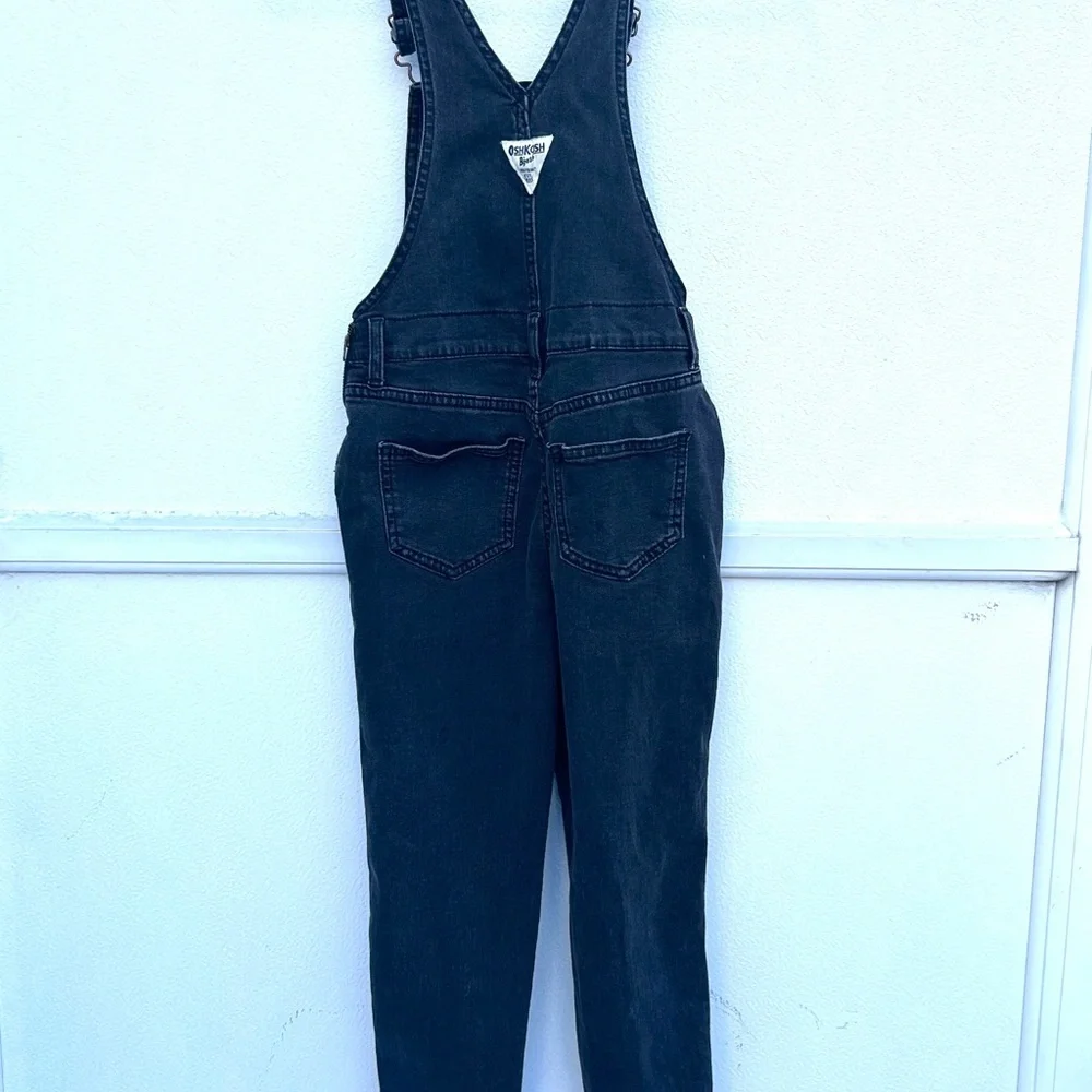 OshKosh B’gosh overall bib girls kids sz 8 black jean denim raw hem adjustable
